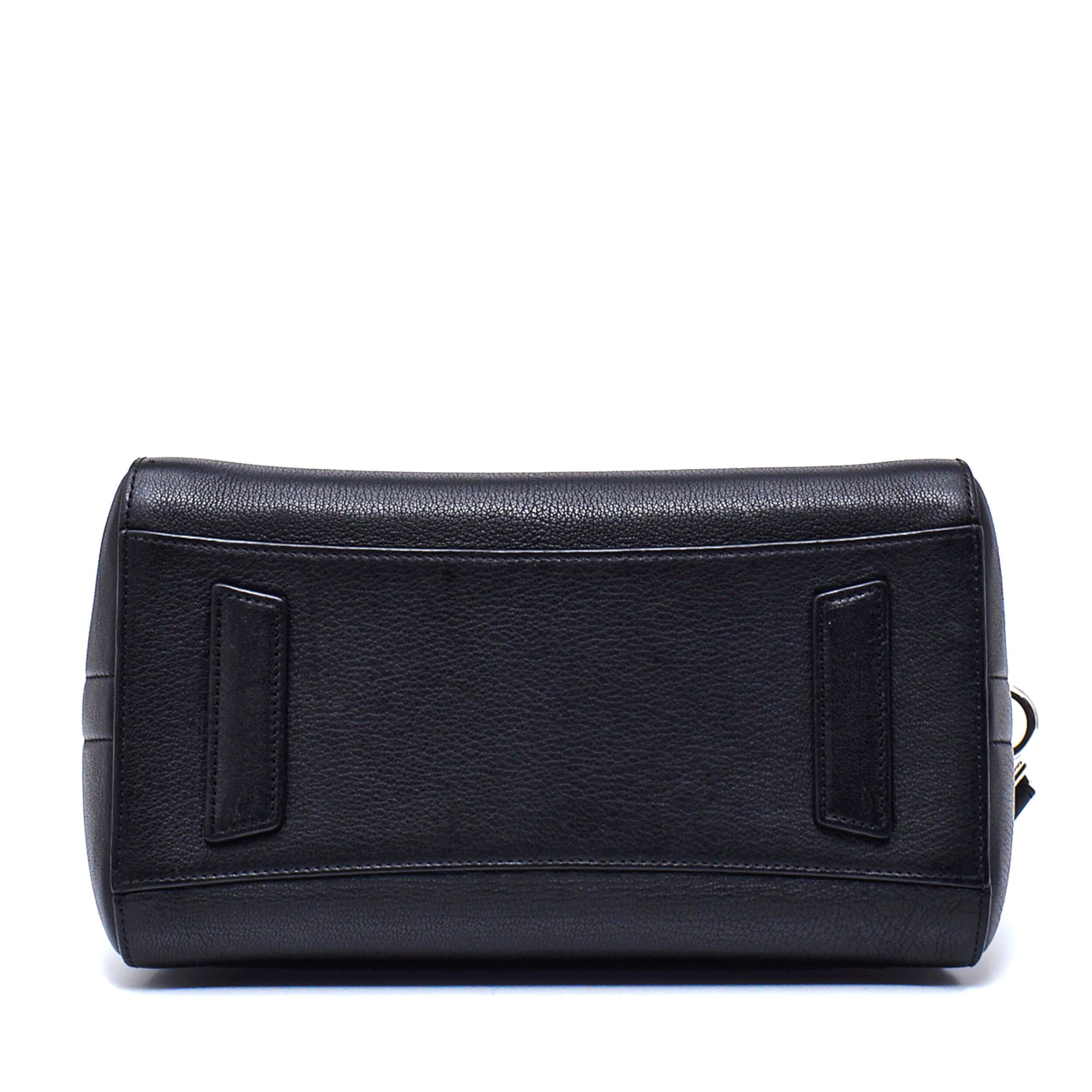 Givenchy - Black Leather Small Antigona Bag II